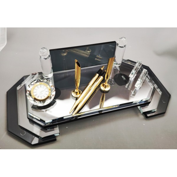 Büyük Boy 3 Kat Kristal Masa İsimliği