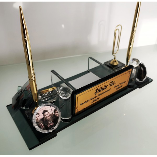 Mübrem Logolu kristal Masa İsimliği